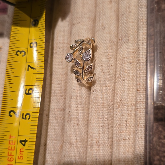 FASHION JEWELRY SILVERTONE & GOLDTONE FLORAL RING SIZE 7 - Picture 10 of 12